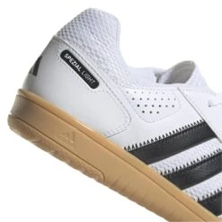 Chaussures Indoor Adidas Spezial Light -Basketball Produits Magasin adidas hq3518 9 footwear photography detail view 2 white