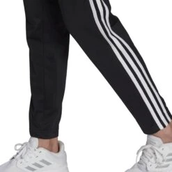 Survêtement Femme Adidas Essentials 3-Bandes 33 Survêtement Femme Adidas Essentials 3-Bandes -Basketball Produits Magasin gm5534 app on model detail 2 white